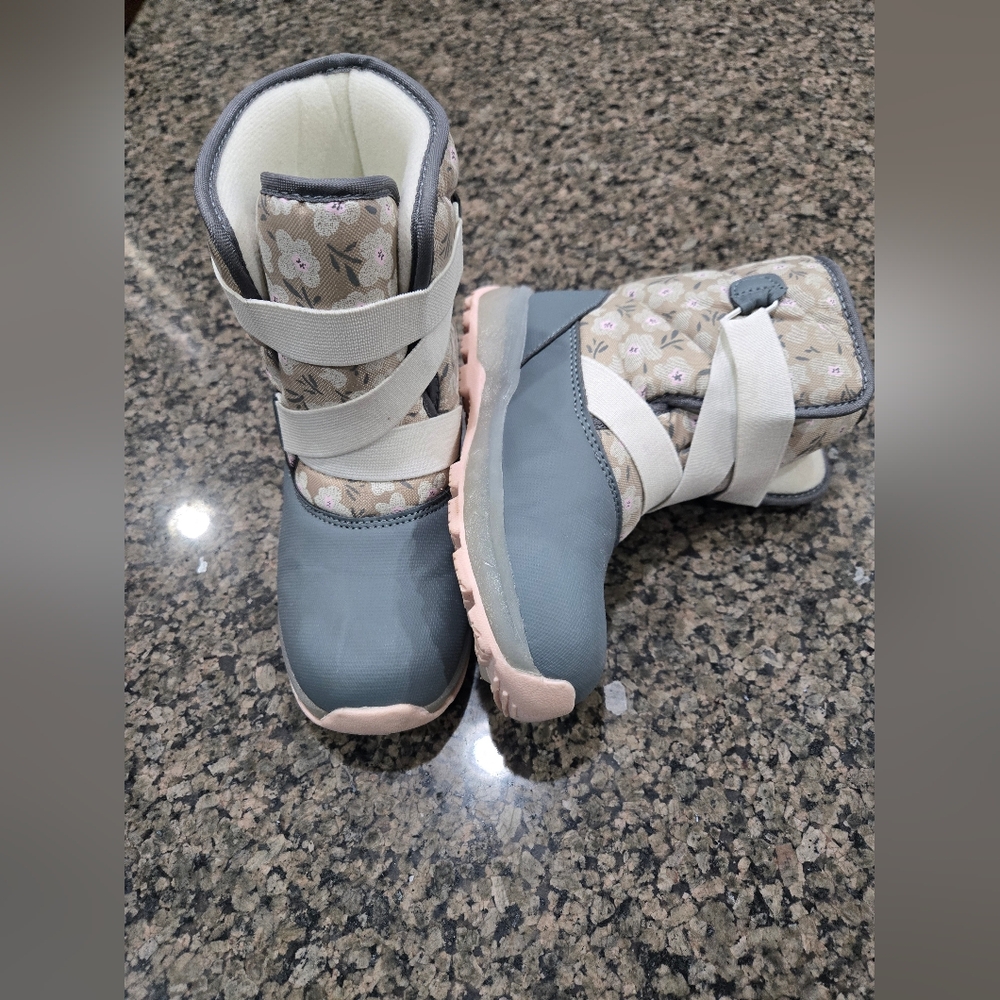 Carter's Floral Patterned Winter Boots with Straps and Light Up Soles